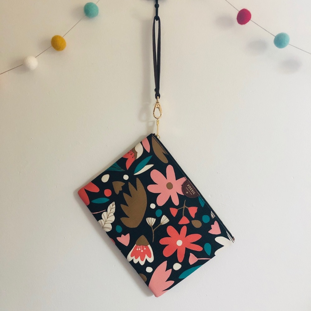 Fossil floral print hand purse NWT